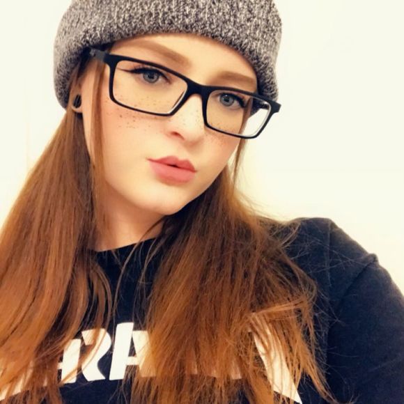 Meet your Posher, Taylor - Picture 1 of 1